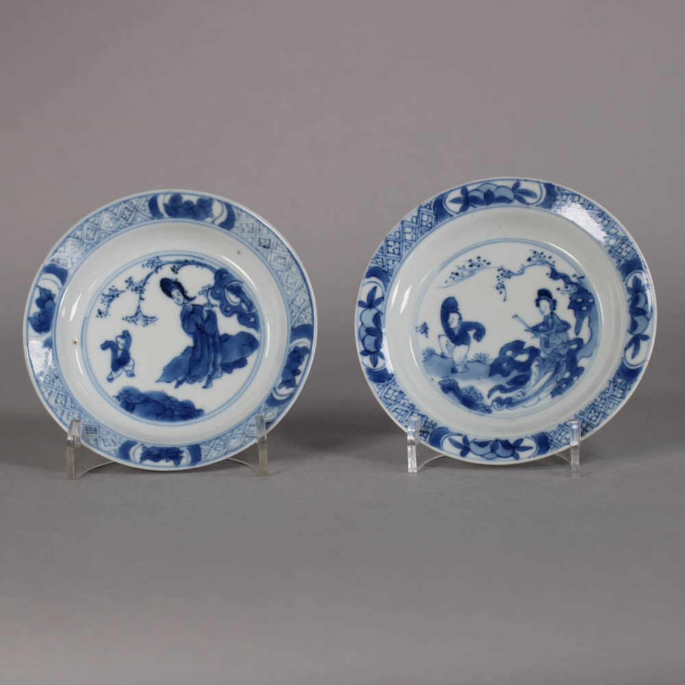 W459 Chinese near pair of small blue and white plates, Kangxi (1662-1722)