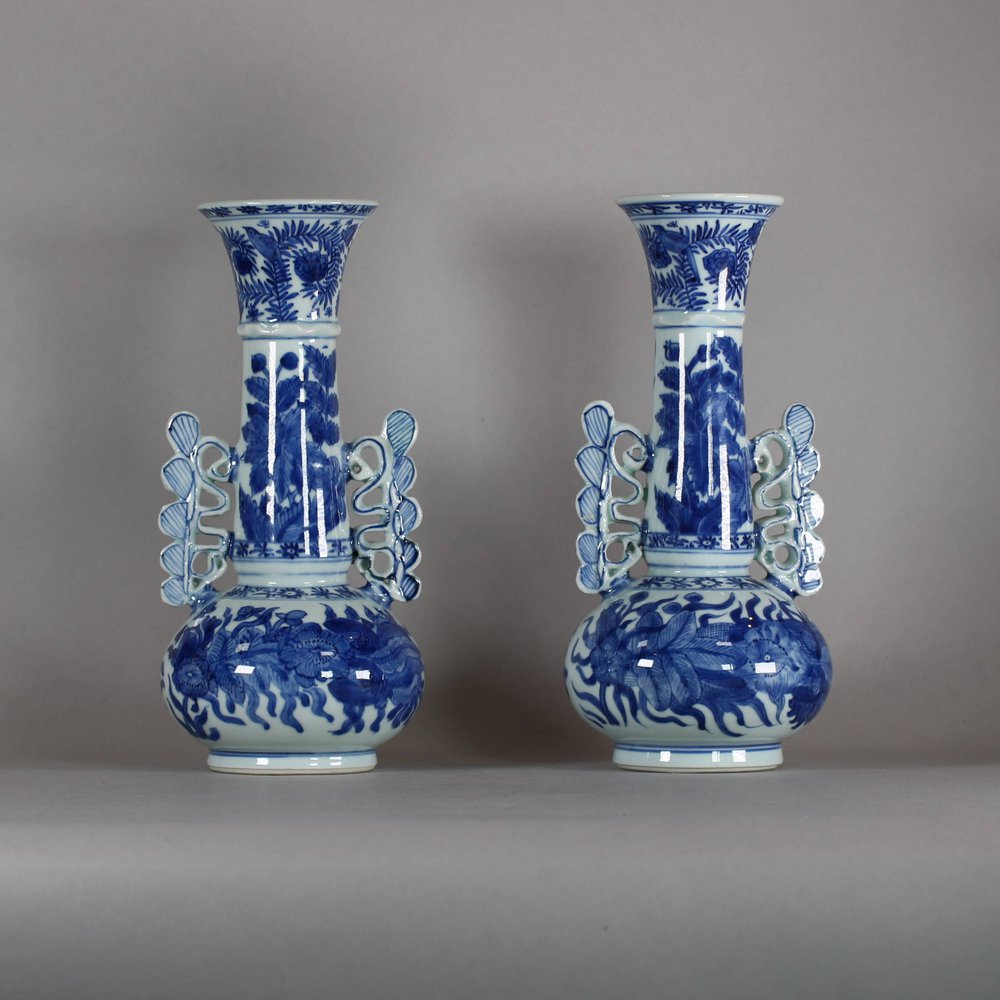 W472 A pair of Chinese blue and white Venetian-glass style vases, Kangxi (1662-1722),