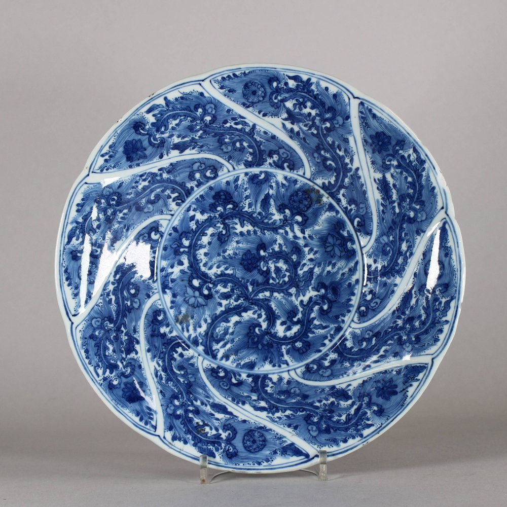 W490 Unusual Chinese lobed blue and white dish, Kangxi(1662-1722)