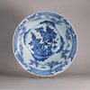 W517 Large Chinese blue and white bowl, Kangxi (1662-1722)