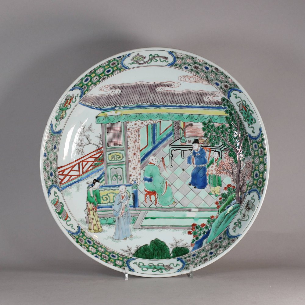 W548 Chinese famille verte dish, Kangxi (1662-1722), decorated to the centre with a scene taken from the Romance of the Western Chamber,