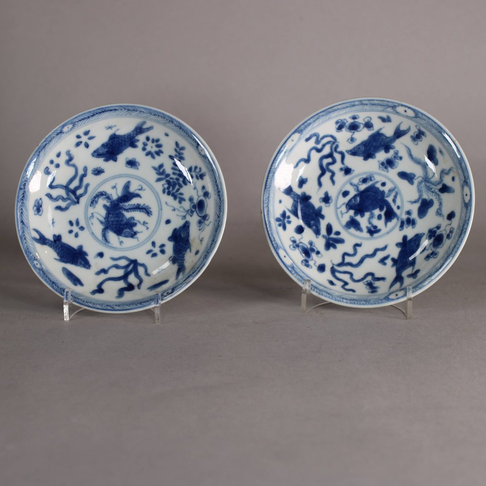 W555 Pair of Chinese blue and white saucers, Kangxi (1662-1722)