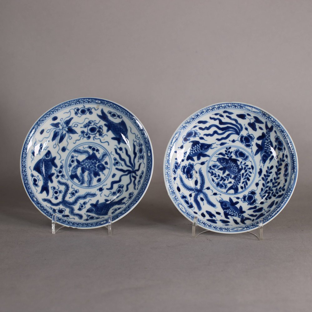 W557 Pair of Chinese blue and white saucers, Kangxi (1662-1722)