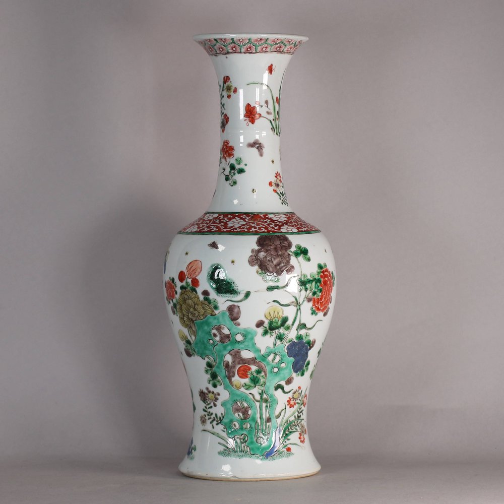 W574 A Chinese yen-yen vase with elongated neck, Kangxi (1662-1722)