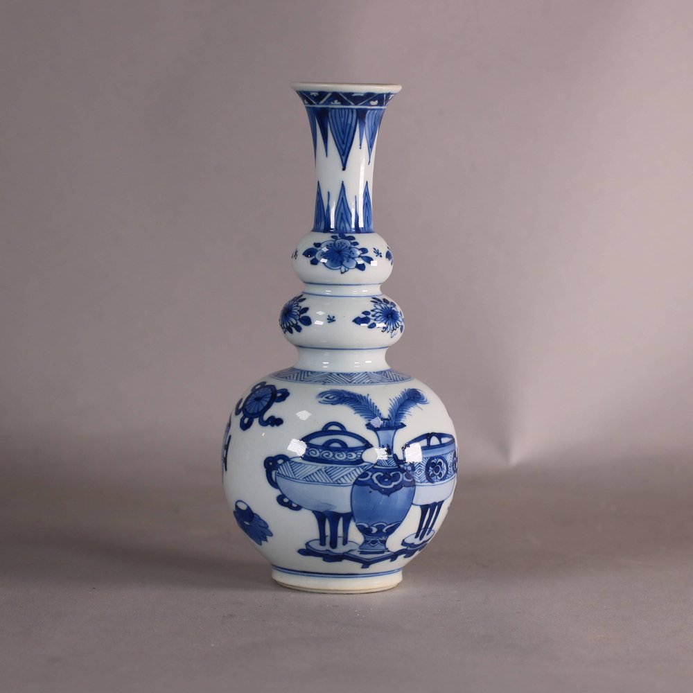 W677 Chinese double gourd vase, Kangxi (1662-1722)