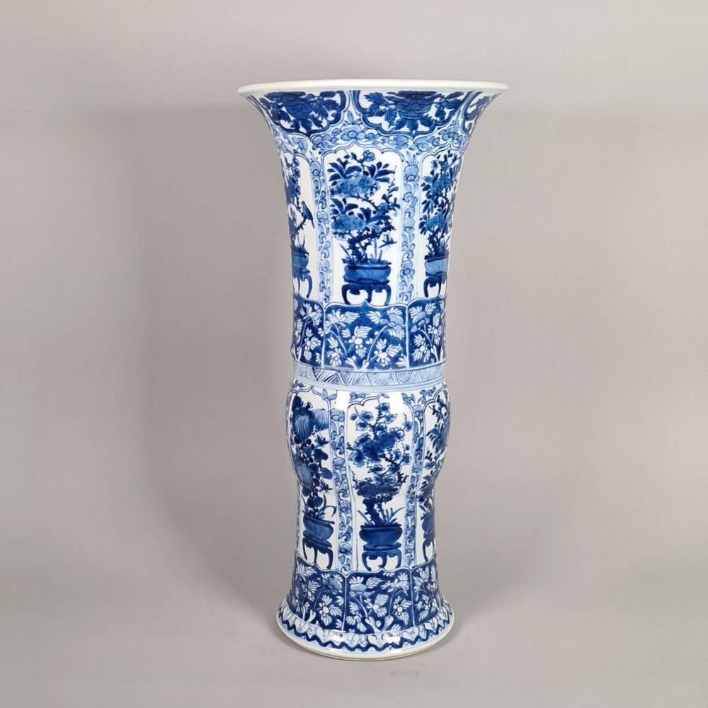 W68 Blue and white beaker vase, Kangxi (1662-1722)