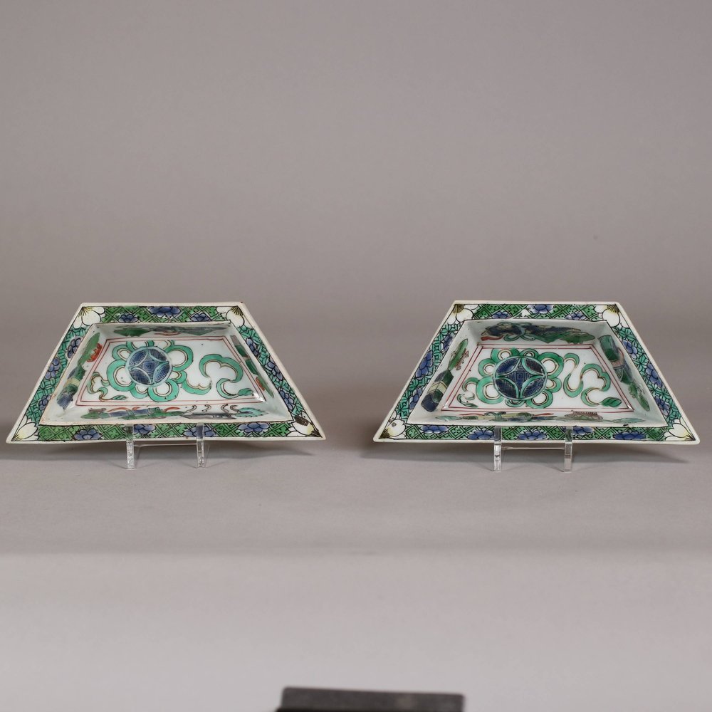 W694 Pair of Chinese famille verte biscuit hors d'oeuvre dishes, Kangxi (1662-1722)