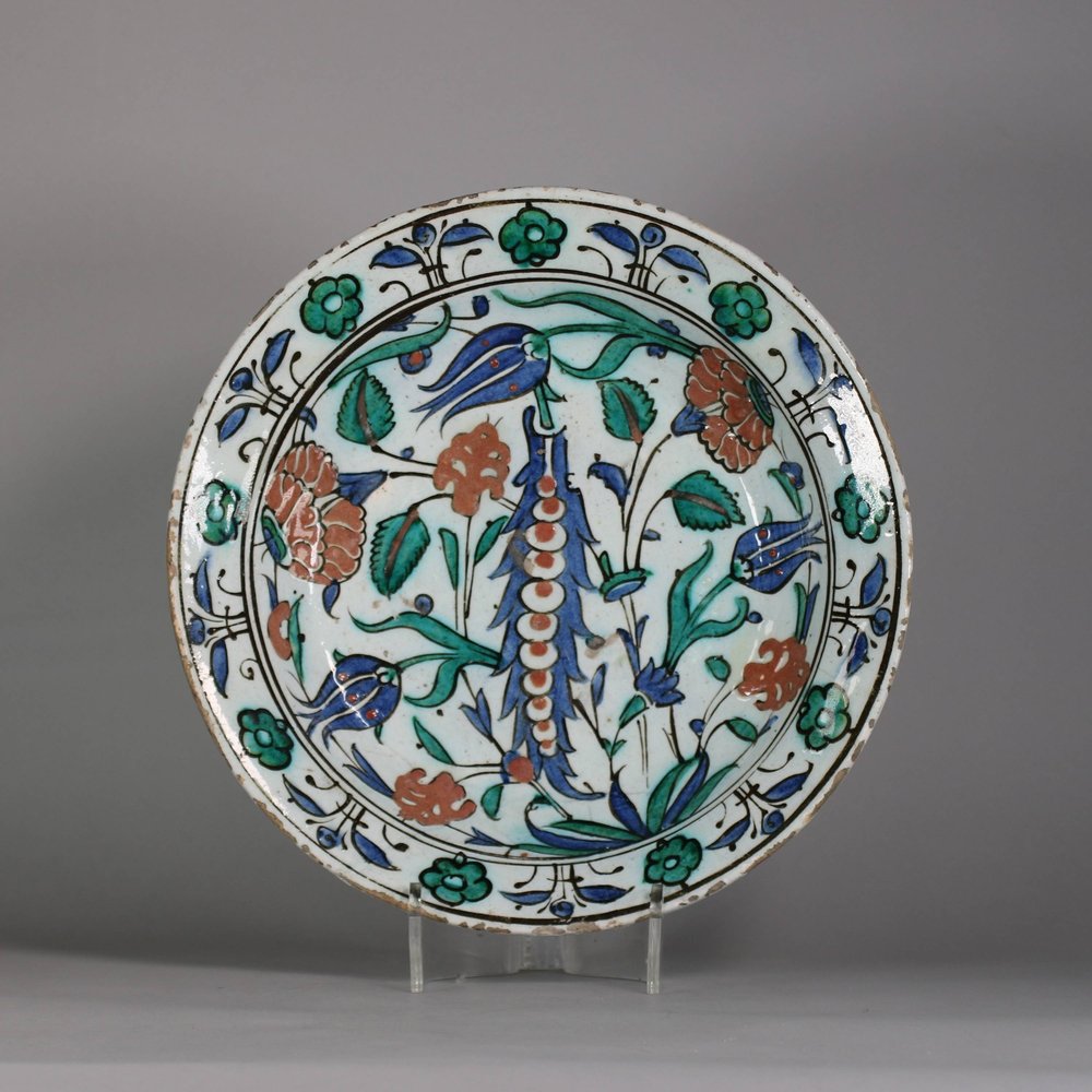 W696 Iznik pottery dish, Ottoman Turkey, 17th Century