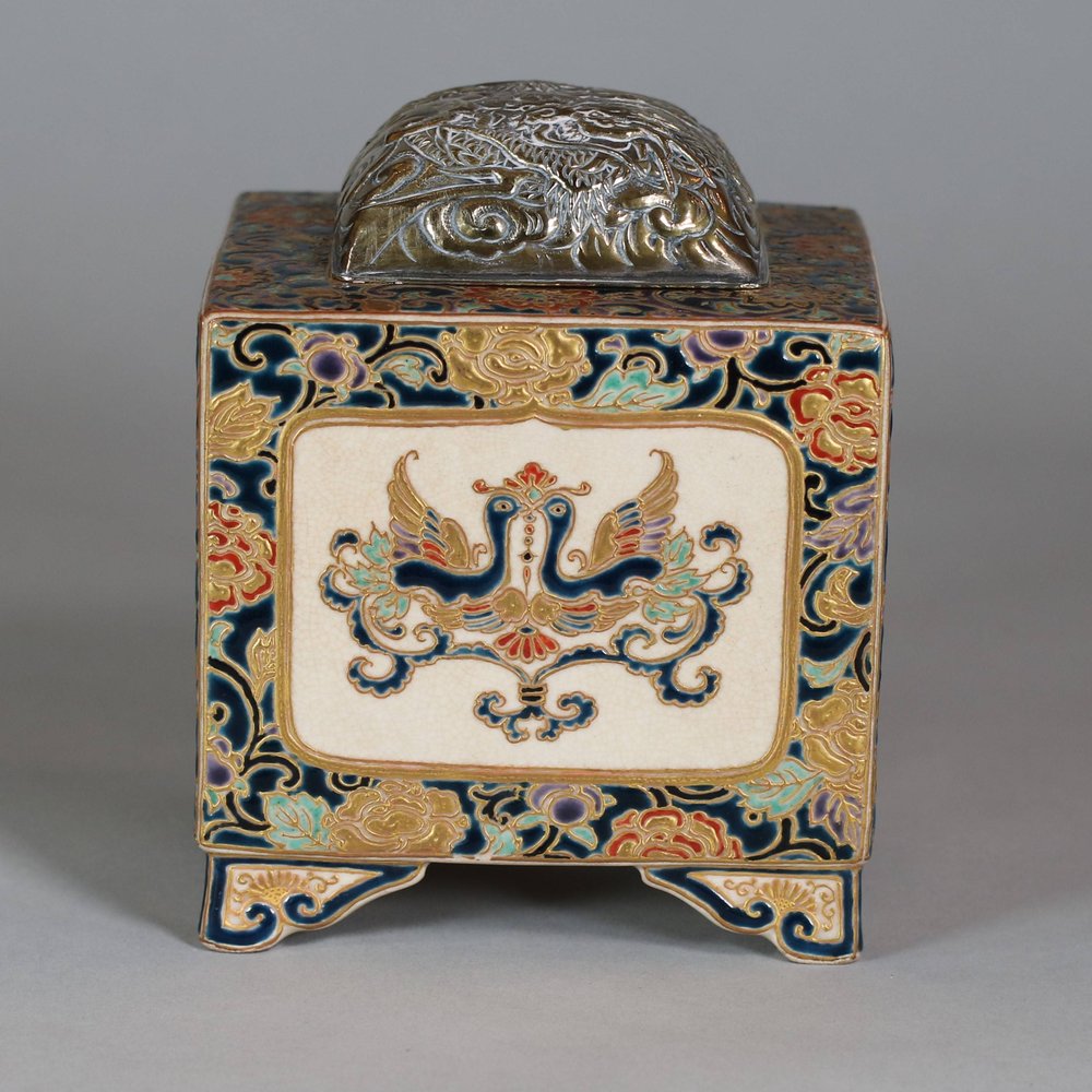 W701 A Japanese Satsuma tea caddy with lid, Meiji (1868-1912)