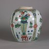 W769 Chinese famille verte ‘hundred antiques’ jar, Kangxi (1662-1722)