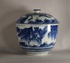 W828 Rare Japanese Arita blue and white tureen and cover, Edo Period, circa 1680