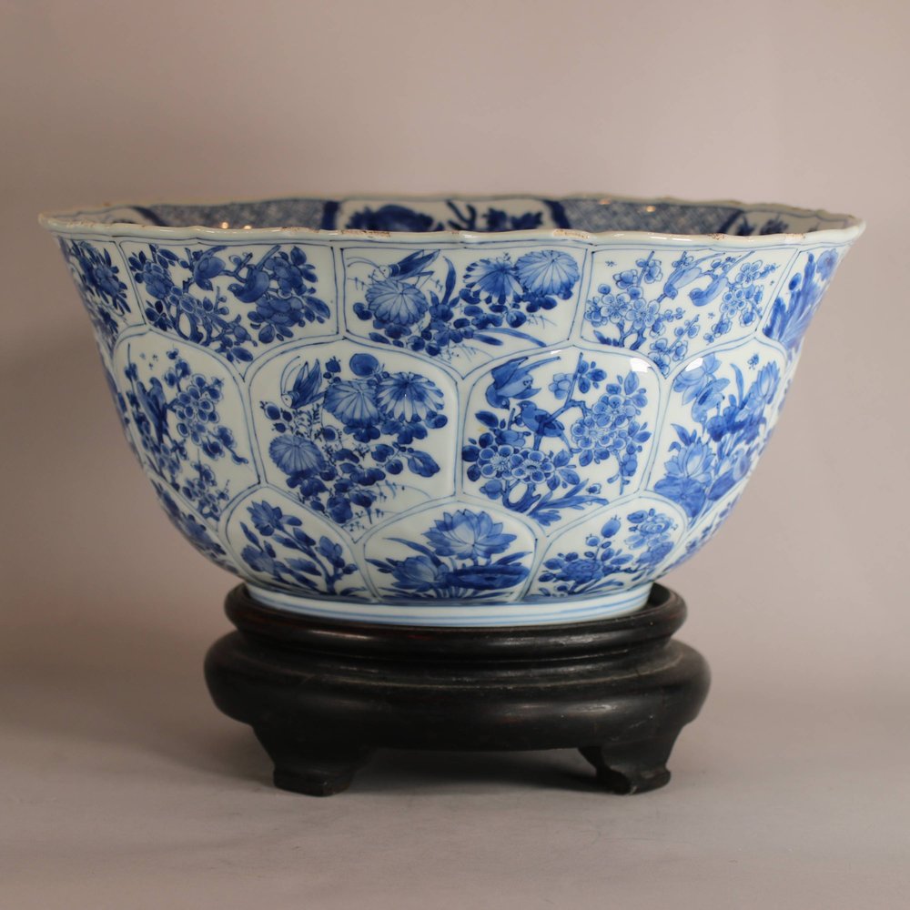 W830 Chinese blue and white moulded bowl with flared sides and foliate rim, Kangxi (1662-1722),