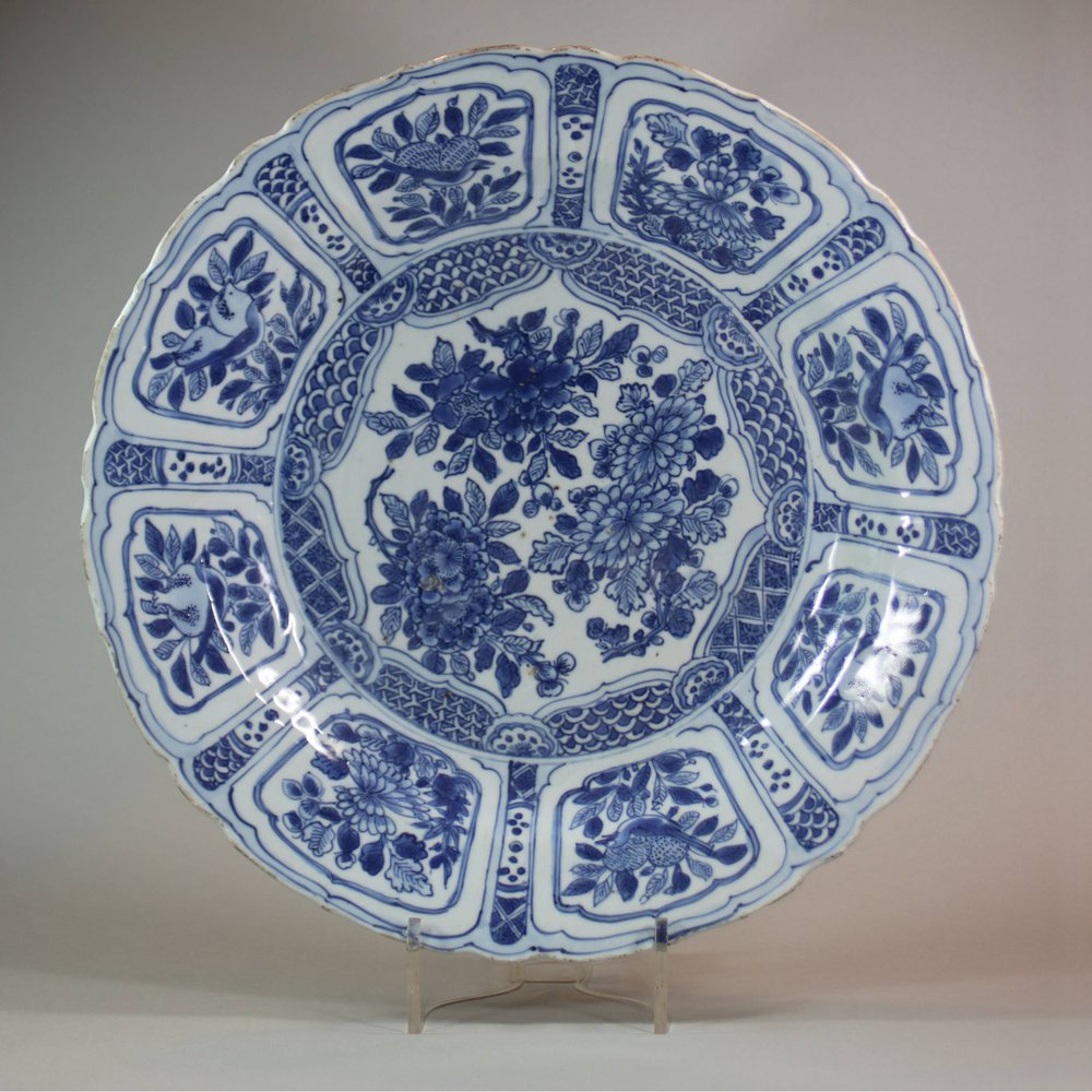 W86 Blue and white kraak dish with lobed rim