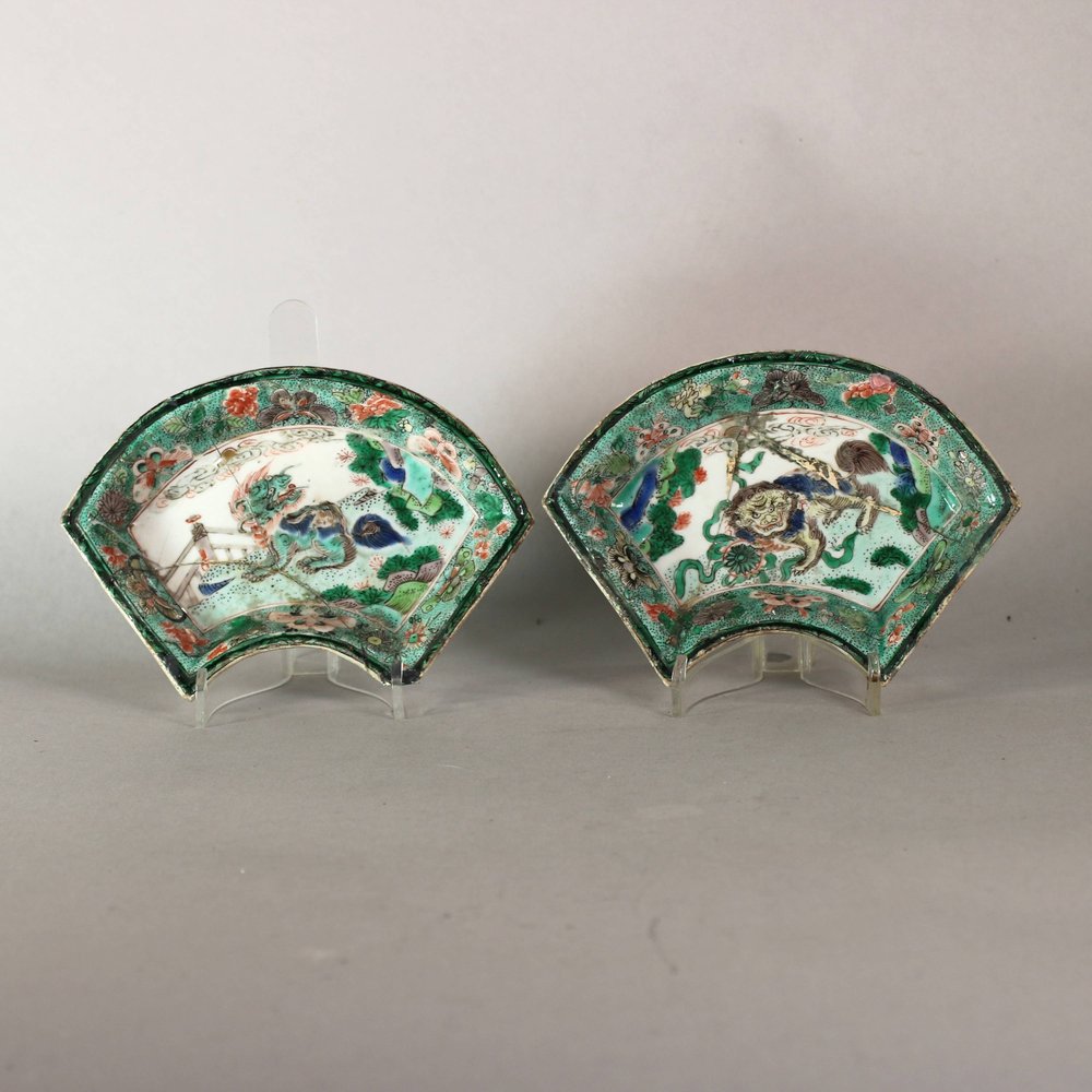 W963 Pair of  Chinese biscuit hors d'oueuvres dishes Kangxi(1662-1722), decorated with qilin