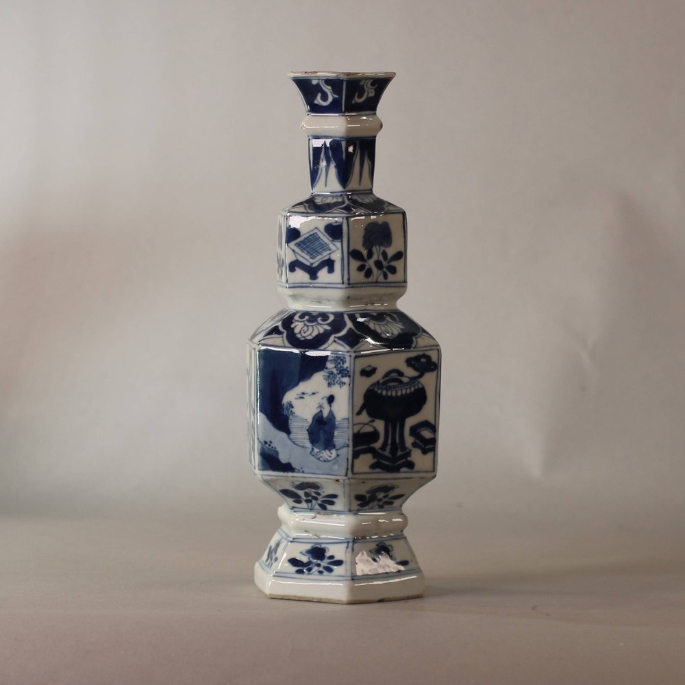 W967 Chinese blue and white hexagonal porcelain vase, Kangxi (1662-1722),