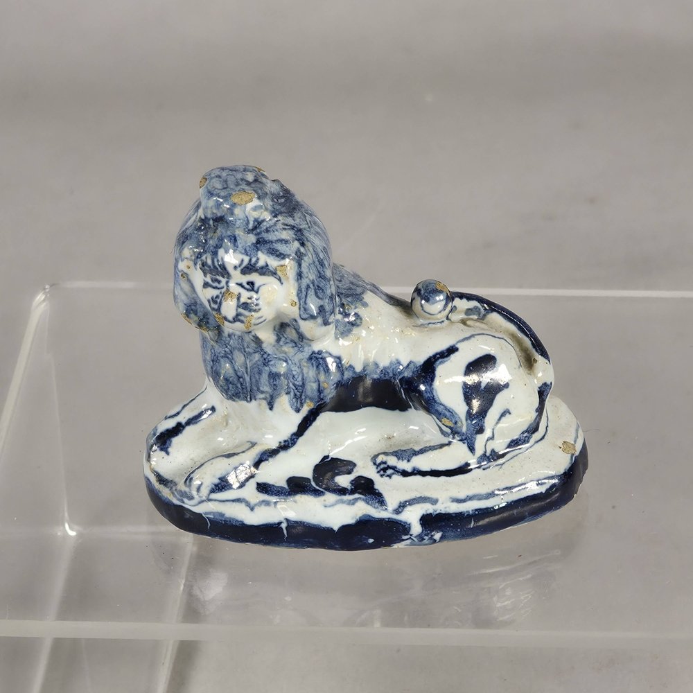 W993 Rare small Dutch delft blue and white figure of a miniature recumbent lion