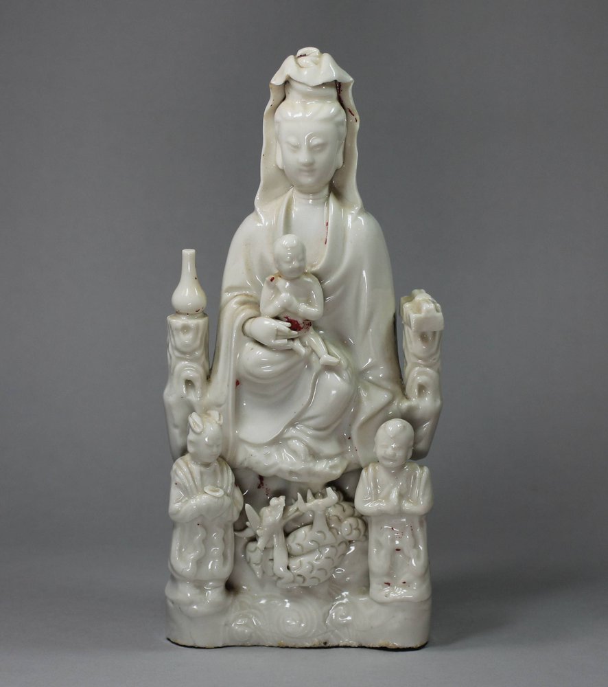 X185 Blanc de chine figure of a Guanyin and child, 17th century