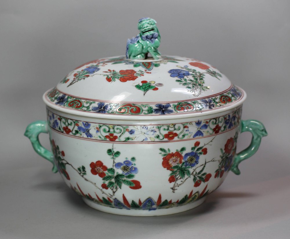 X281 Circular famille verte tureen and cover, Kangxi (1662-1722)