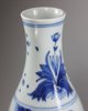 X324 A good Chinese blue and white double gourd vase