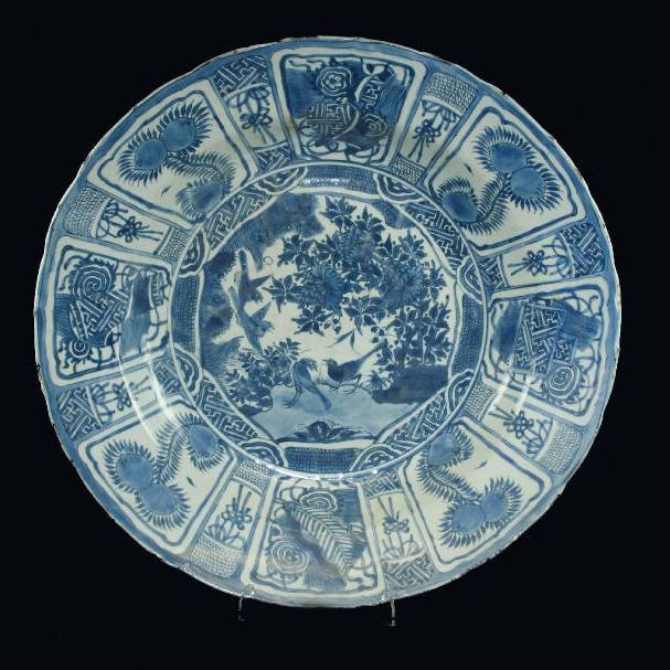 X427 Large Chinese blue and white kraak charger