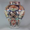 X442 Japanese imari baluster vase and cover, 18th century