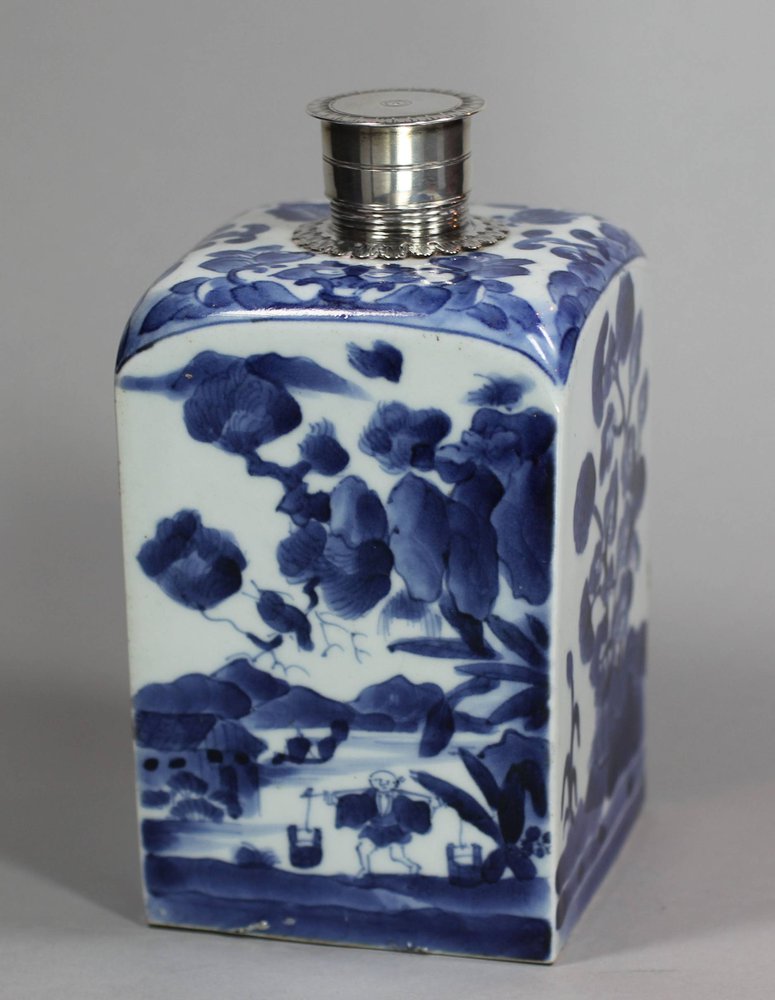 X480 Japanese blue and white flask, 17th, 18th century     SOLD