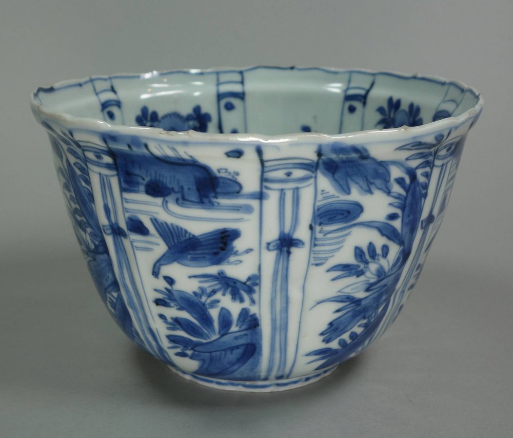 X493 Blue and white Kraakbowl, Wanli (1573-1619)