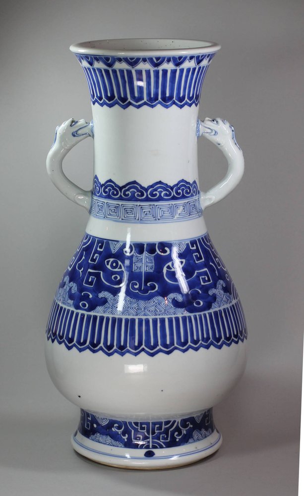 X539 Blue and white vase, late Kangxi (1662-1722)