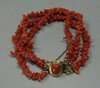X567 Three-strand coral bracelet, with coral and gold clasp