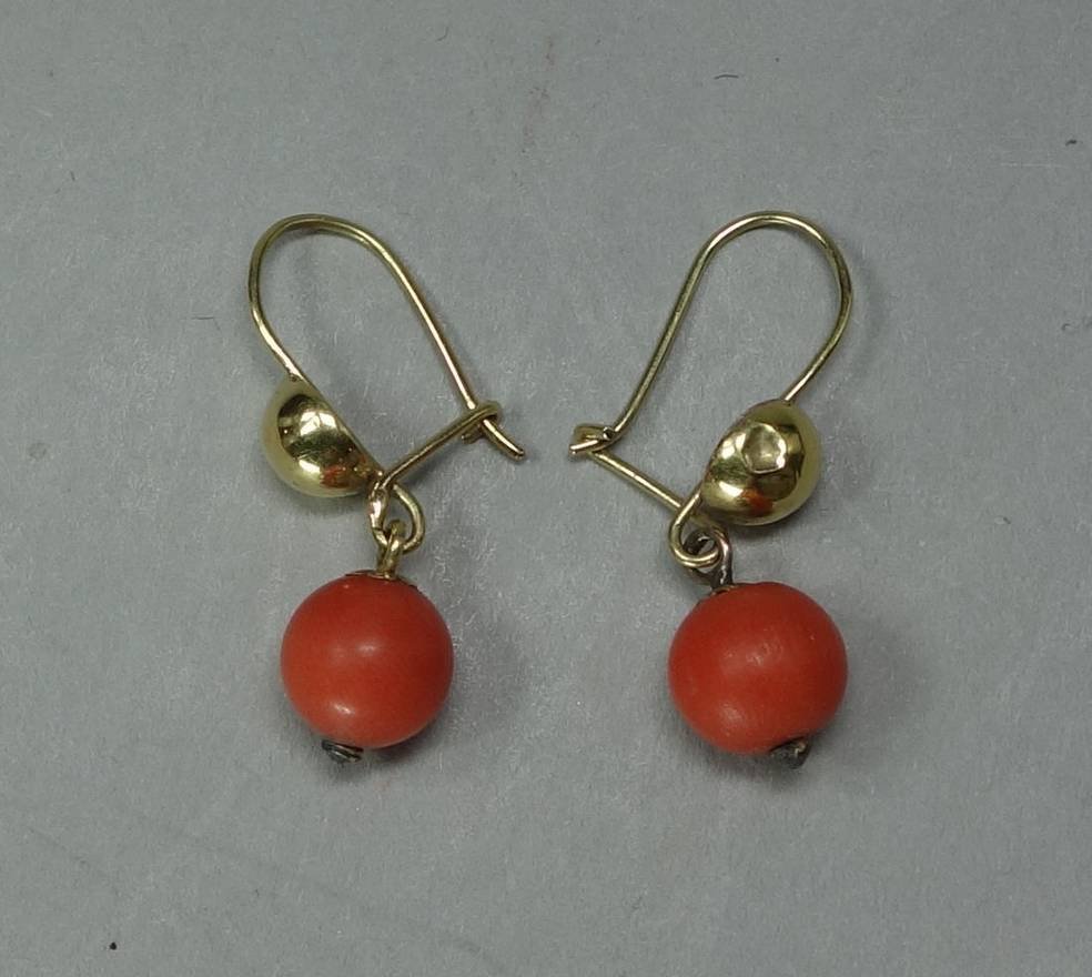 X568 Coral earrings