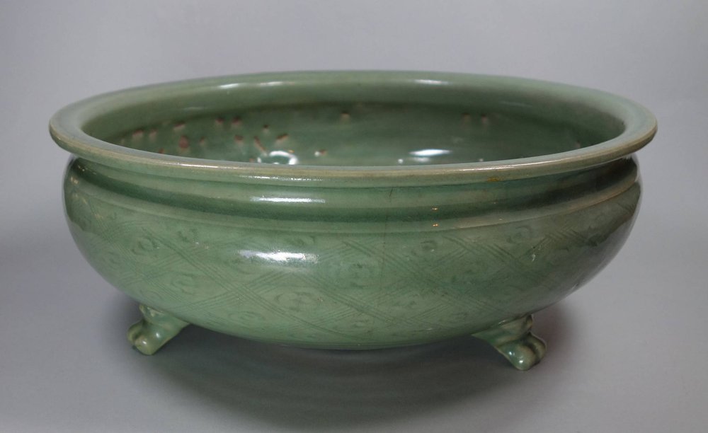 X577 Longquan celadon censer, 14th century