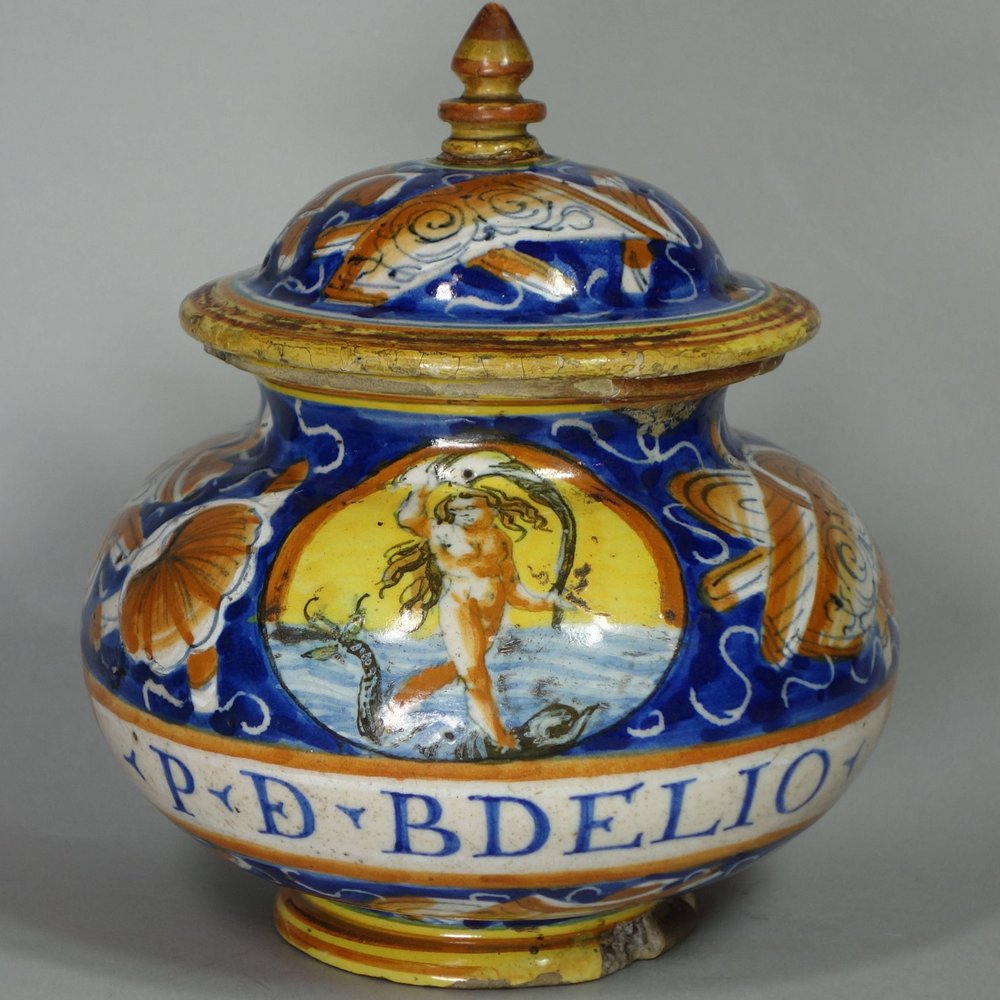 X635 Italian maiolica apothecary pill pot and cover