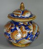 X635 Italian maiolica apothecary pill pot and cover