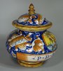 X635 Italian maiolica apothecary pill pot and cover