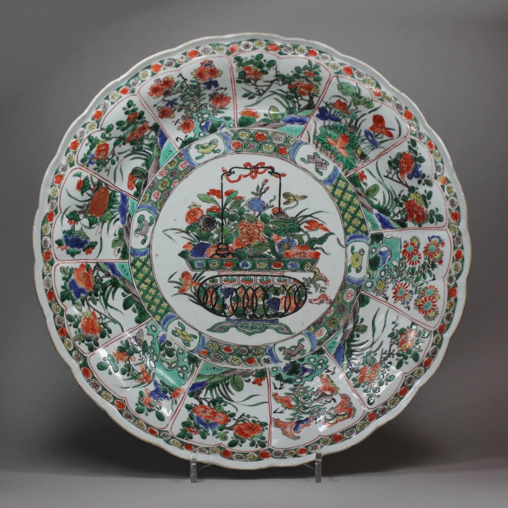 X644 Famille verte ribbed charger, Kangxi (1662-1722)