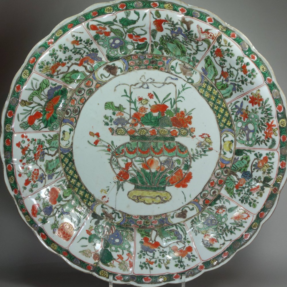 X645 Famille verte ribbed charger, Kangxi (1662-1722)