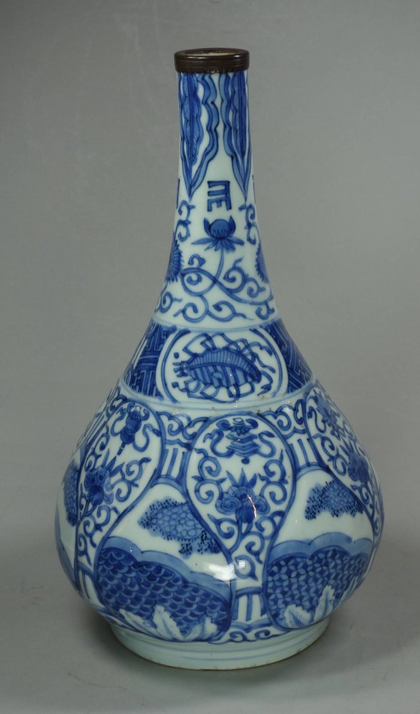 X668 Blue and white kraak bottle vase, Wanli (1573-1610)