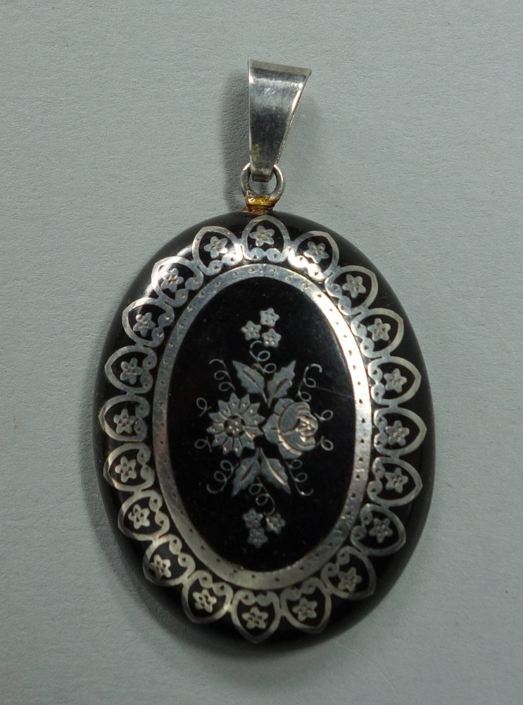 X693 Victorian gold and tortoiseshell pique pendant, circa 1870
