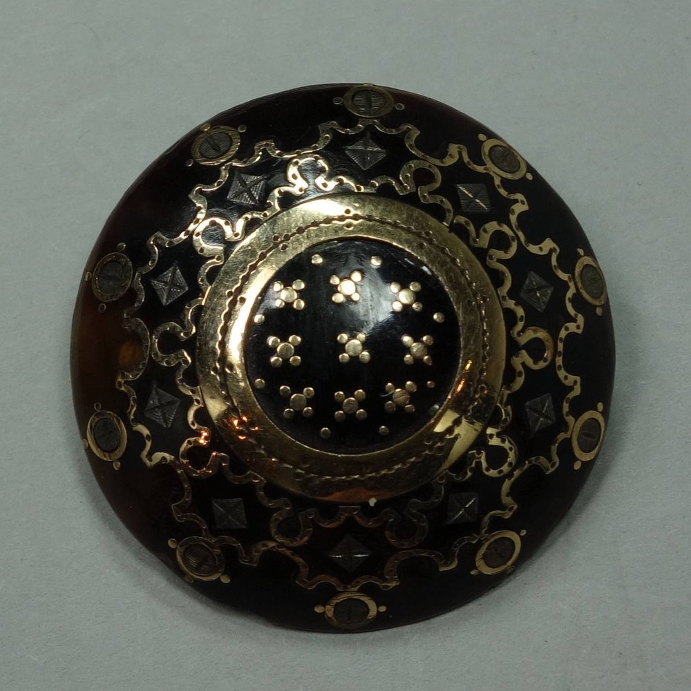 X694 Victorian gold and tortoiseshell pique brooch, circa 1870