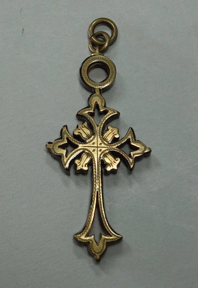 X699q Victorian gold and tortoiseshell pique cross-ermine pendant