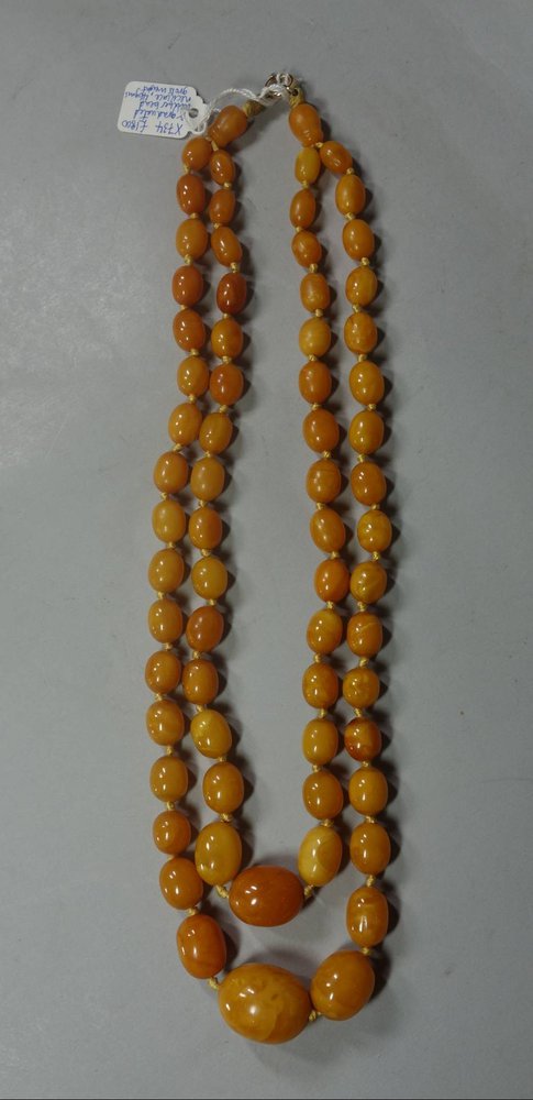 X734 Graduated amber necklace, 54gms gross weight.     SOLD