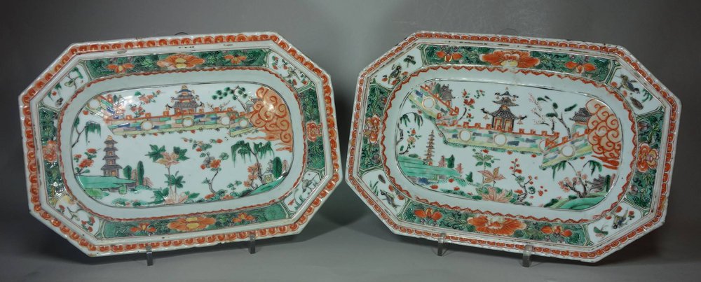 X736 Pair of famille verte piecrust platters, Kangxi (1662-1722)