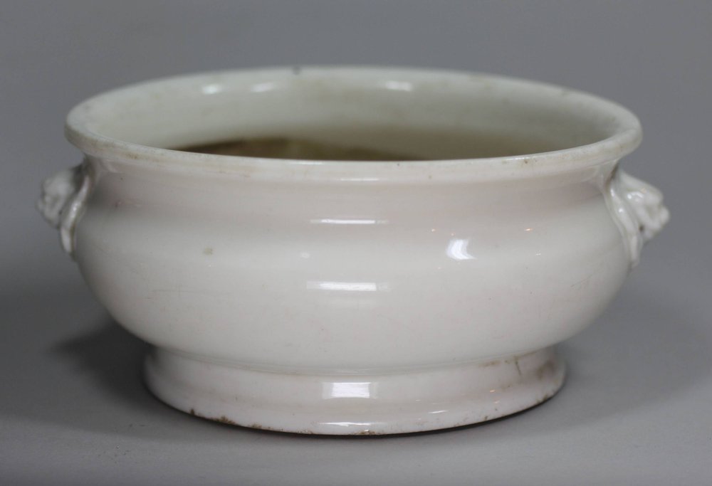 X759 Blanc de Chine gui-shaped censer, 17th century