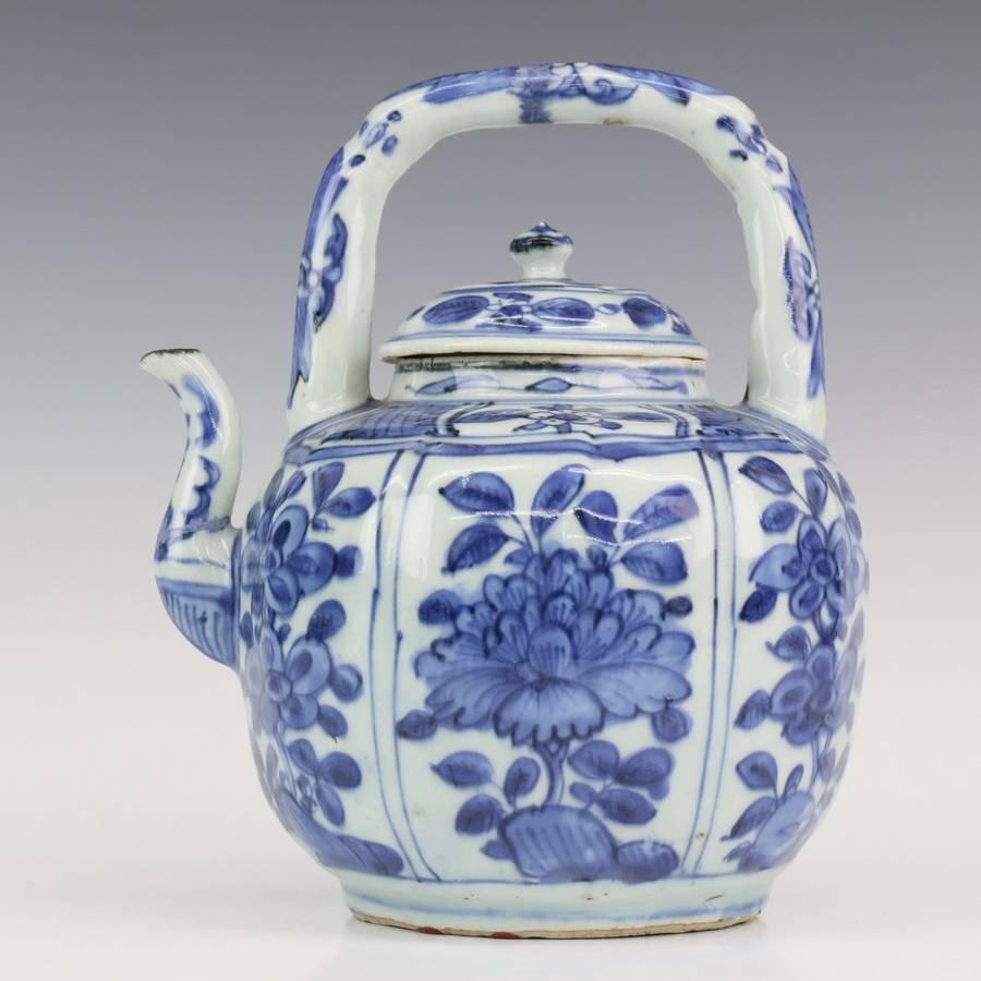 X800 Blue and white kraak wine pot and cover, Wanli (1573-1619)