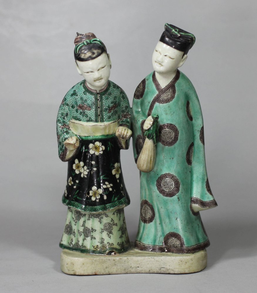 X807 Famille verte biscuit figure group, Kangxi (1662-1722)