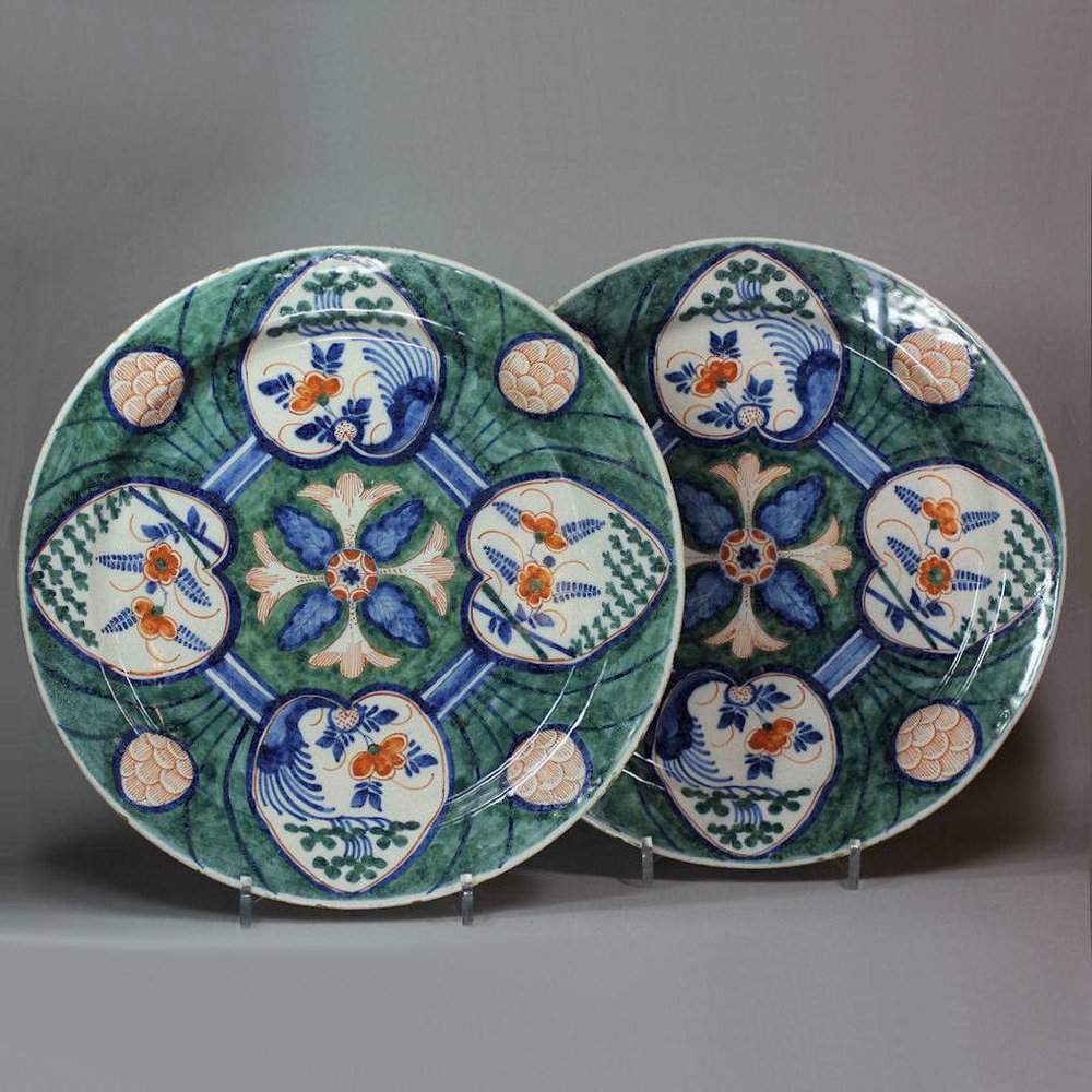X821 Pair of Dutch Delft plates, 18th century
