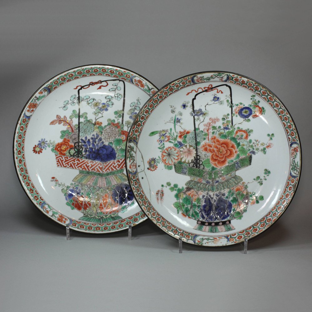 X855 Pair of famille verte plates,  Kangxi (1662-1722)