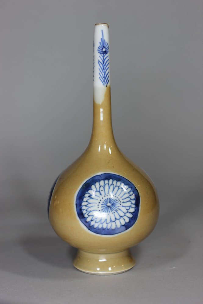 X910 Café-au-lait sprinkler vase, Kangxi (1662-1722)