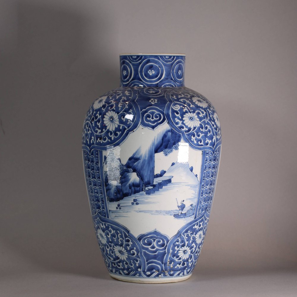 X915 Blue and white vase, Kangxi (1662-1722)