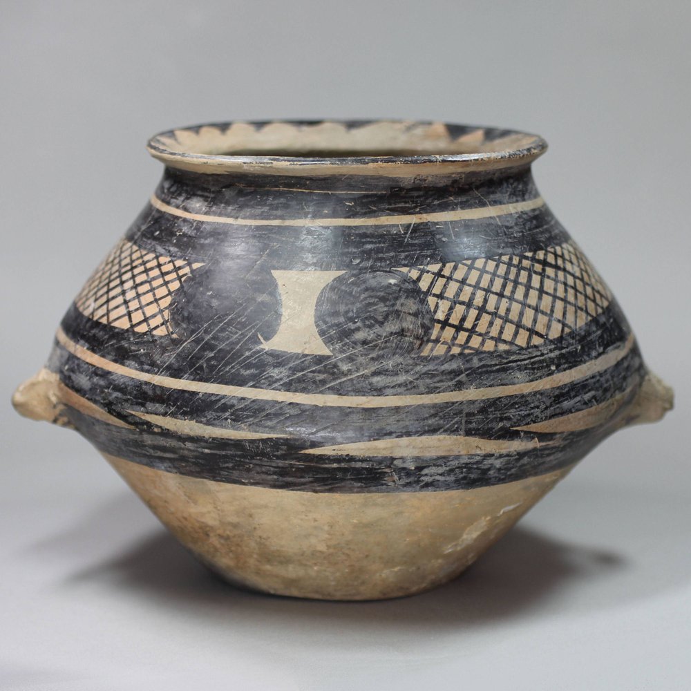 Y165 Earthenware funerary urn, Neolithic period